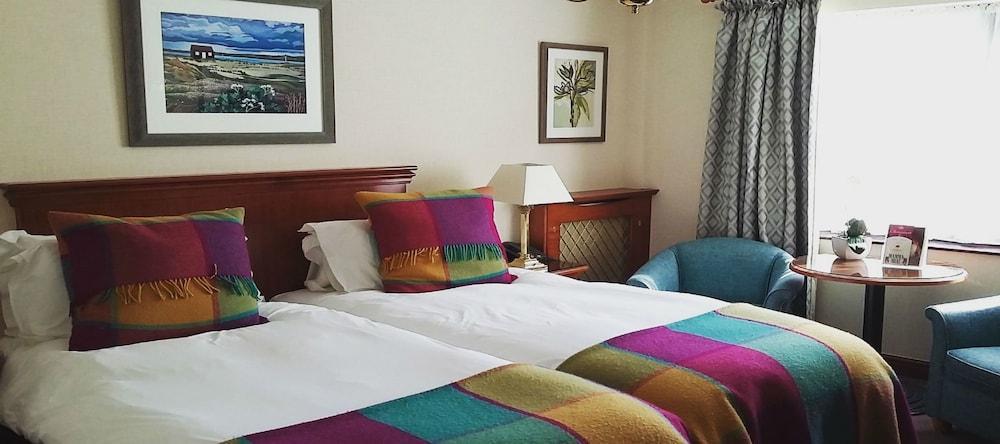 Parkway Hotel & Spa Cwmbran Esterno foto