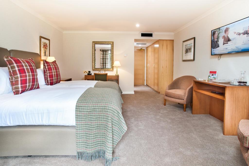 Parkway Hotel & Spa Cwmbran Esterno foto