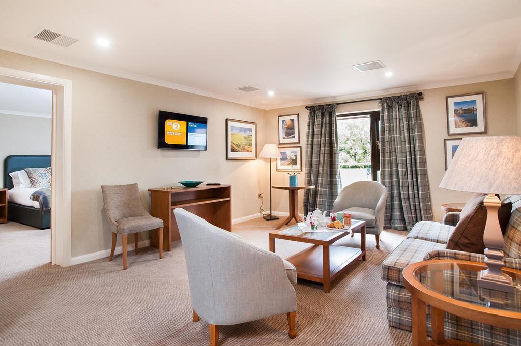 Parkway Hotel & Spa Cwmbran Esterno foto