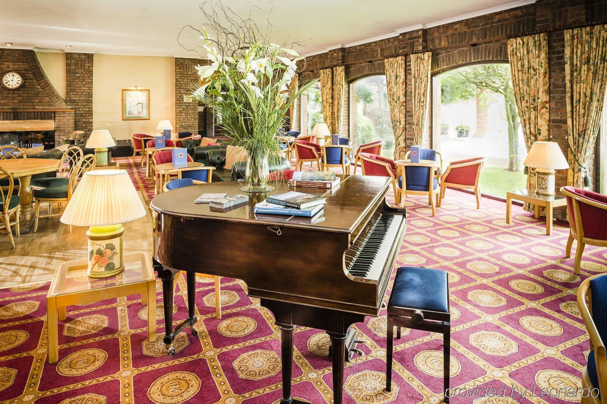Parkway Hotel & Spa Cwmbran Esterno foto