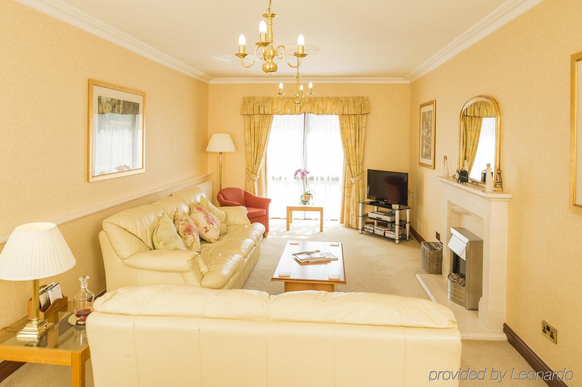 Parkway Hotel & Spa Cwmbran Esterno foto