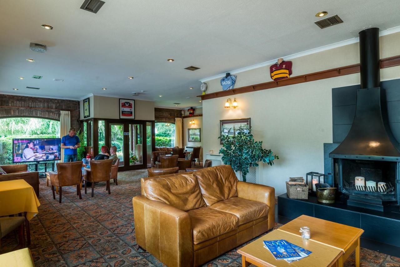 Parkway Hotel & Spa Cwmbran Esterno foto