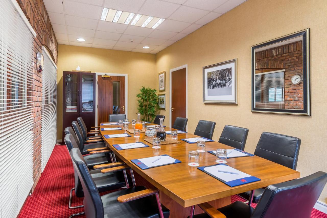 Parkway Hotel & Spa Cwmbran Esterno foto