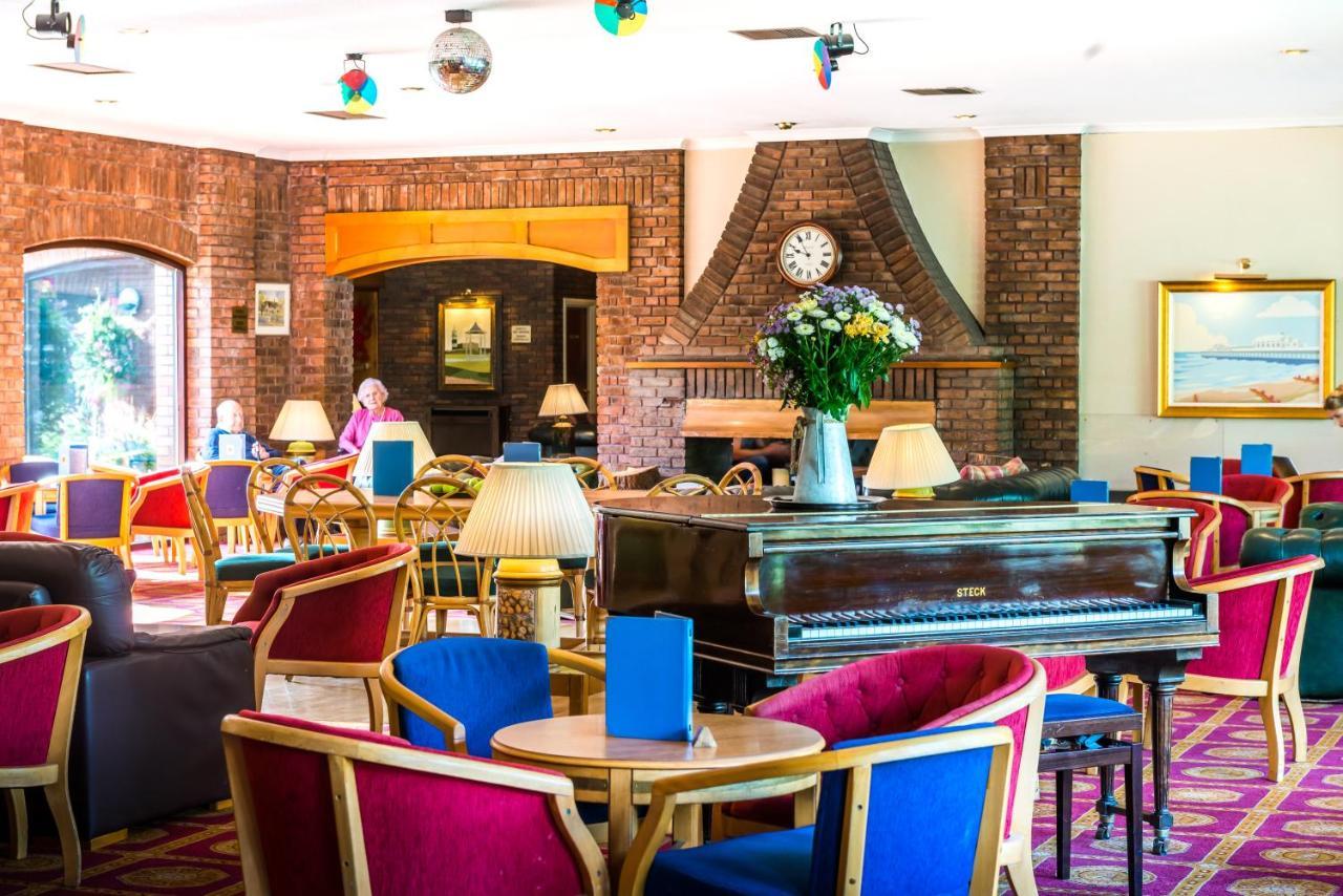 Parkway Hotel & Spa Cwmbran Esterno foto