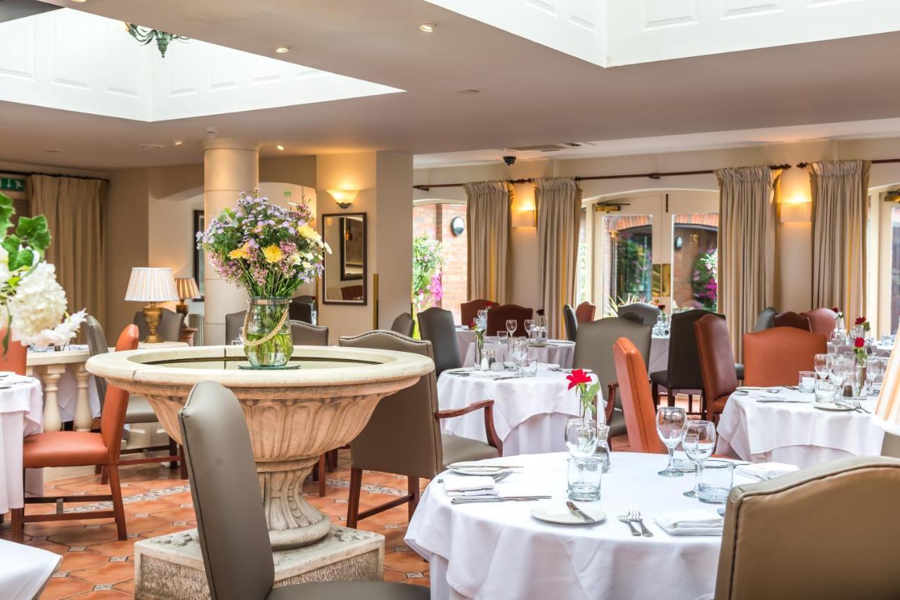 Parkway Hotel & Spa Cwmbran Esterno foto