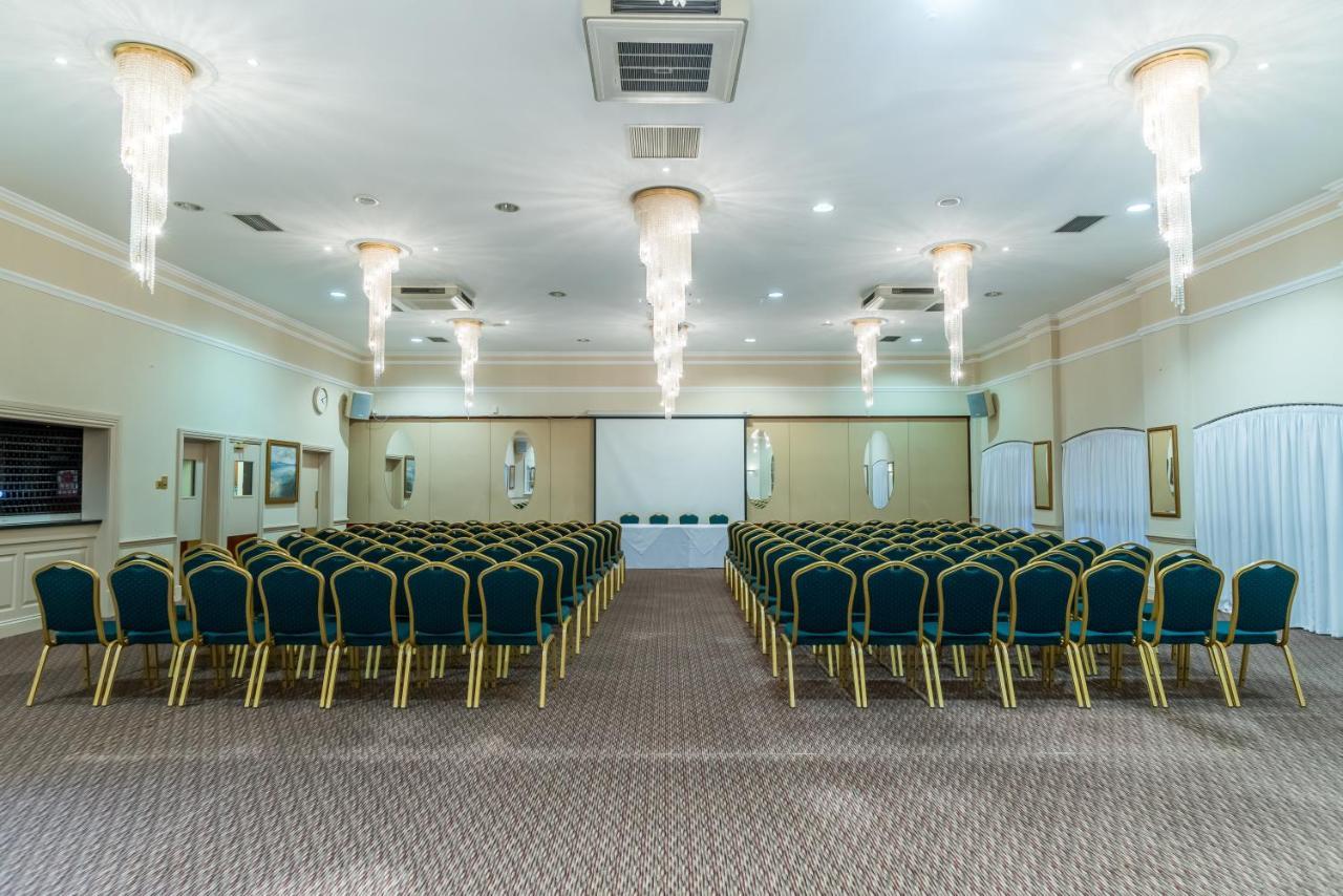 Parkway Hotel & Spa Cwmbran Esterno foto
