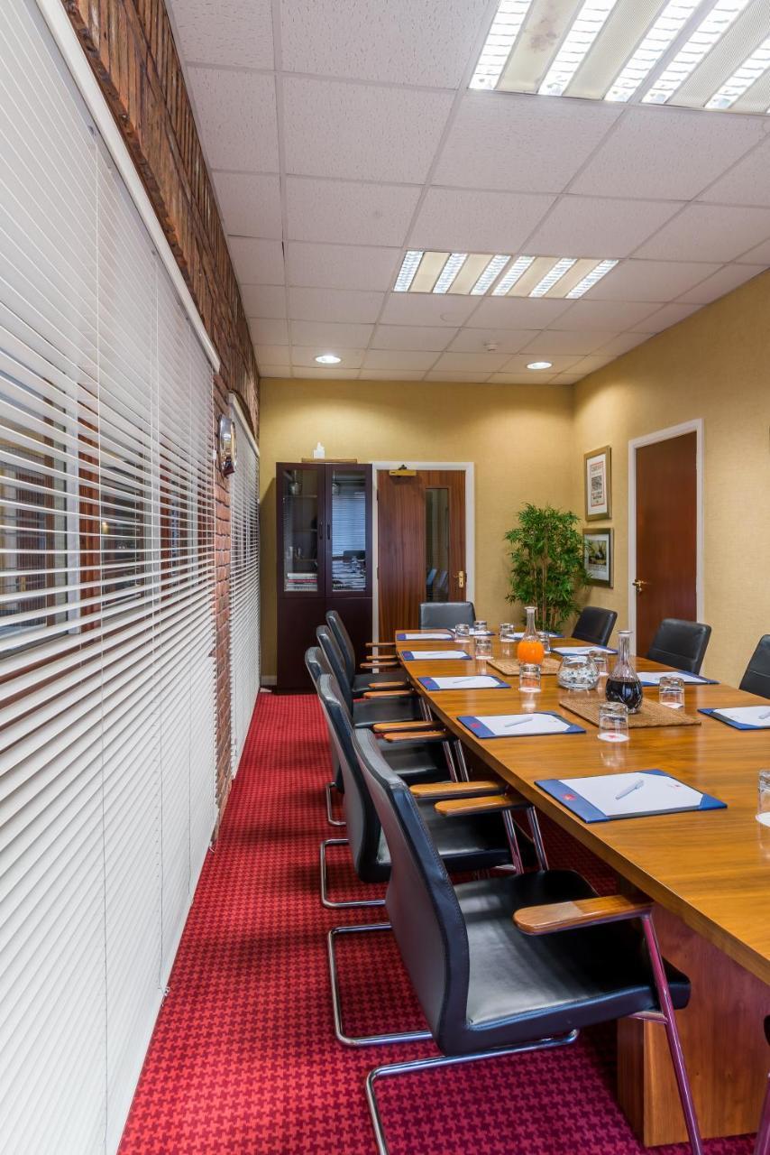 Parkway Hotel & Spa Cwmbran Esterno foto